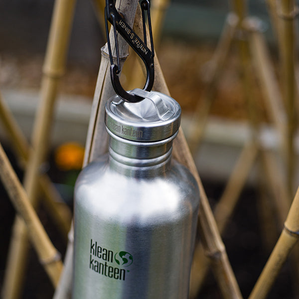classic-steel-loop-cap-h6 40oz_bottle_steel_loop_cap_lifestyle.jpg