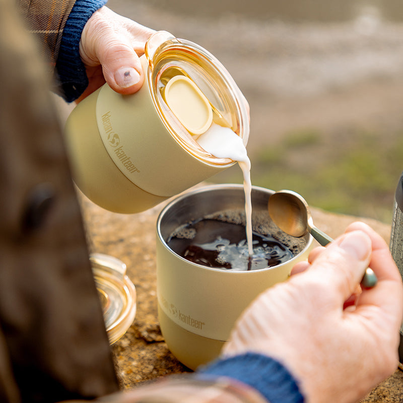 slide-lid-e7 8oz_rise_lowball_waxyellow_coffee_cream_pour_square.jpg