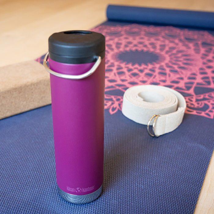 tkwide-twist-cap-with-straw-kit-q0 K20TKWPT-PP-T-TWIST-yoga_bottle_closed_lifestyle_a5ac6535-9c60-42bb-86fe-b94b5cef2b68.jpg