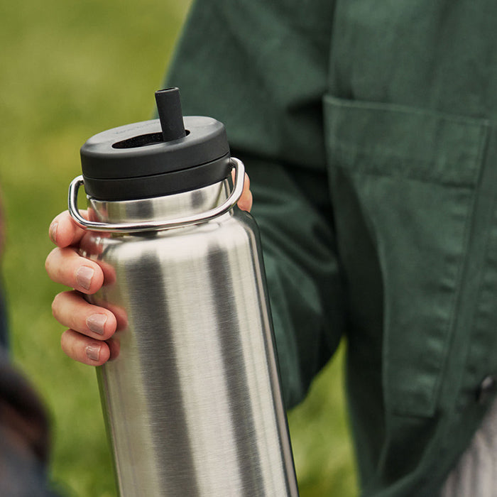 tkwide-twist-cap-with-straw-kit-q0 K32TKWSSL-BS-T-TWIST-32_oz_water_bottle_straw_cap_lifestyle_76e40be3-2488-47fa-afd0-c7d5ba075b15.jpg