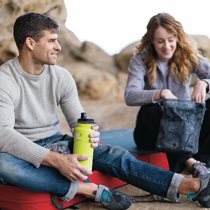 tkwide-chug-cap-t8 K32TKWSSL-JP-chug_cap_bouldering_lifestyle.jpg