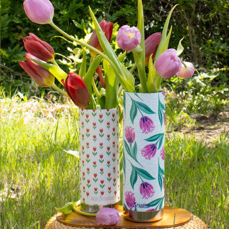 16oz-tkwide-with-cafe-red-tulips-l2 bottles_seasonal_spring_flowers_2_square.jpg