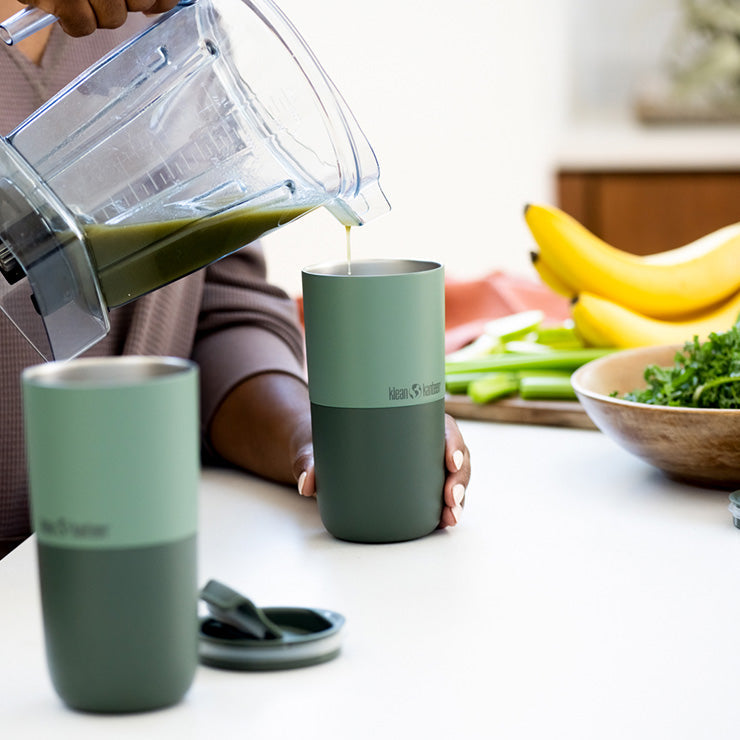 smoothie-set-r0 smoothie_kit_rise_tumbler_smoothie_pour.jpg